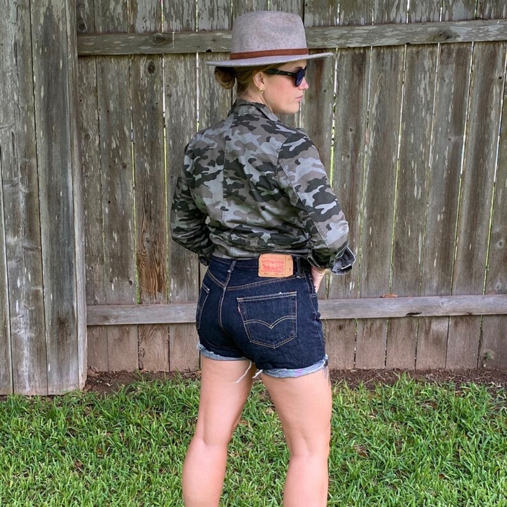 Distressed Levi 501 Black Shorts